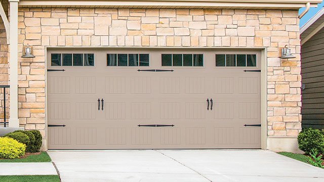 Wayne Dalton Classic Steel 9100 Vertical Short Panel Sandstone Stockbridge Long 4-Lite