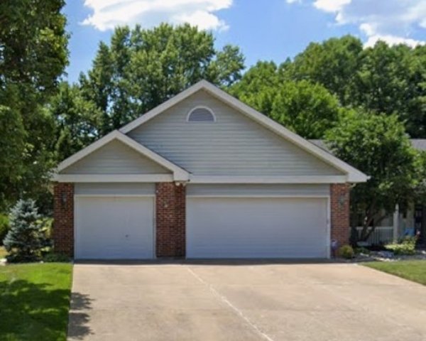 lake st. louis home with 3 car garage